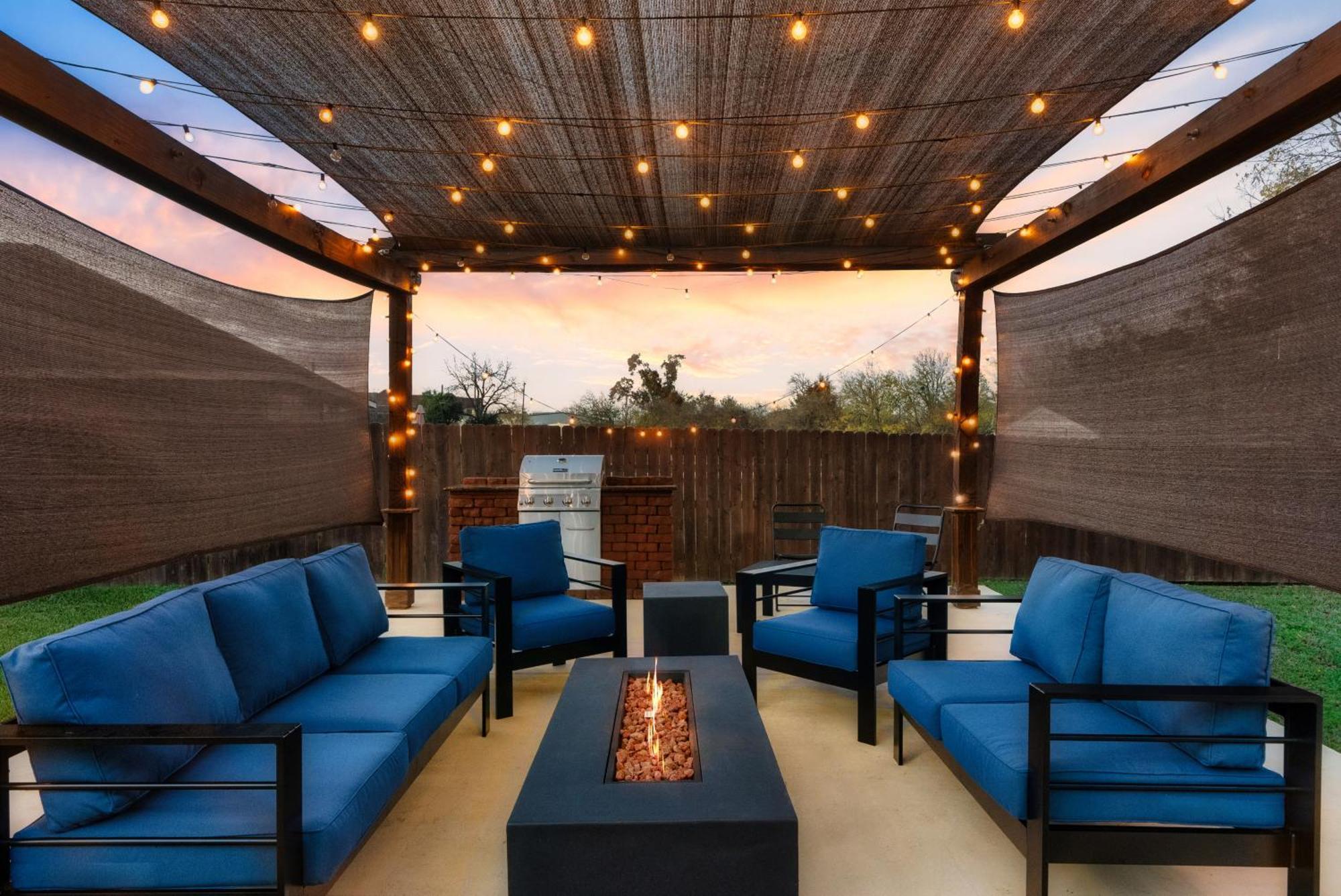 Stunning Family Home With Pool & Hot Tub - Sleeps 17 Pflugerville Bagian luar foto