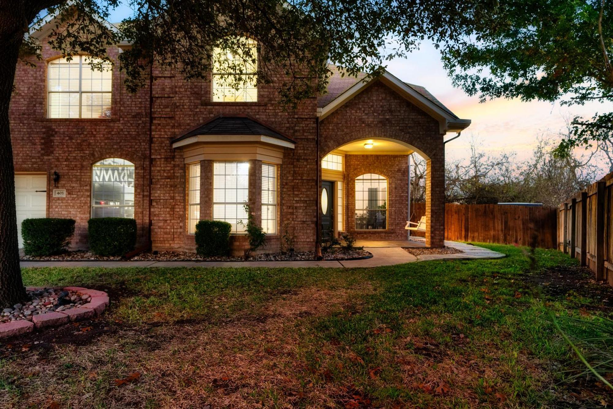 Stunning Family Home With Pool & Hot Tub - Sleeps 17 Pflugerville Bagian luar foto
