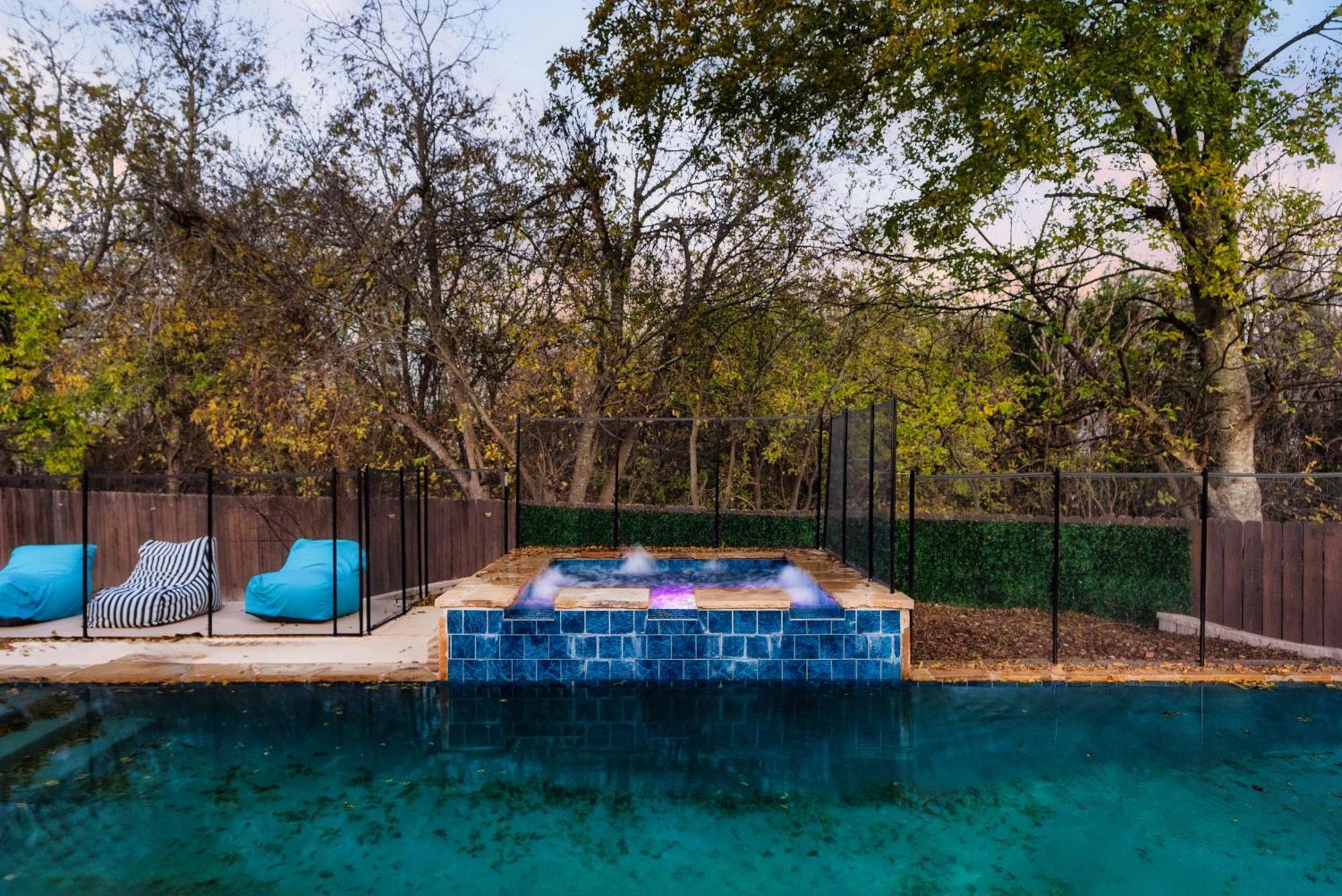 Stunning Family Home With Pool & Hot Tub - Sleeps 17 Pflugerville Bagian luar foto