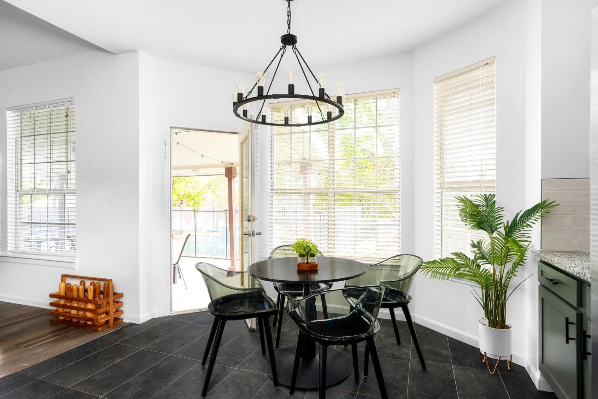 Stunning Family Home With Pool & Hot Tub - Sleeps 17 Pflugerville Bagian luar foto